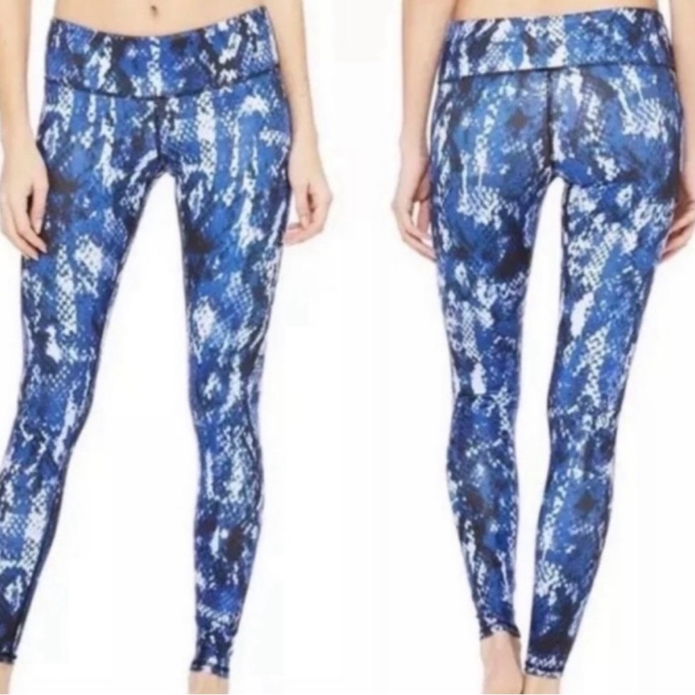 ALO Blue Snake Print Women's Leggings, sz. S